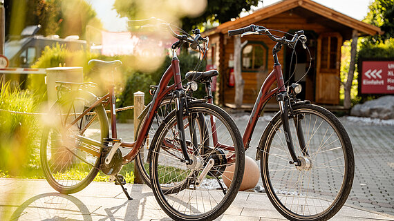 Ausstattung Zwei Fahrräder beim Campingplatz Paradiescamping Wolfgangsee