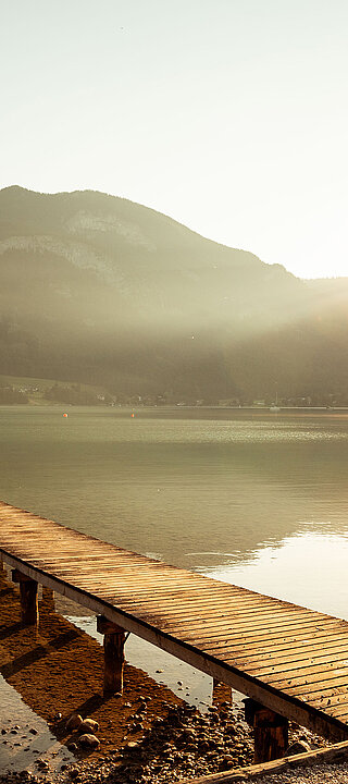 Ankommen, eintauchen, abschalten. Steg am See beim Campingplatz Paradiescamping Wolfgangsee