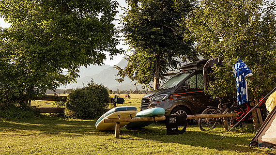 Campingplatzplan Wohnwagen mit Freizeitausstattung am Campingplatz Paradiescamping Wolfgangsee